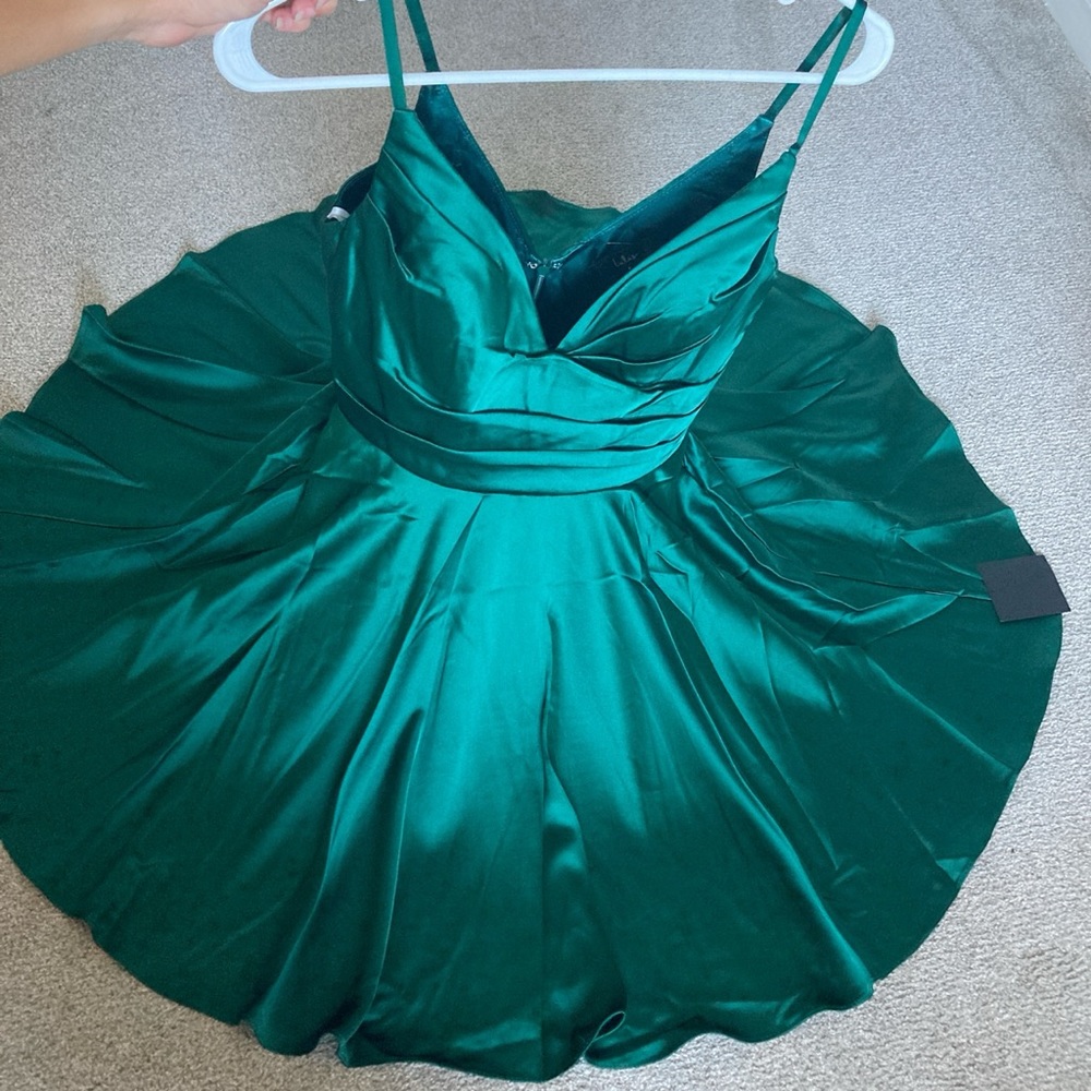 BRAND NEW WITH TAGS Lulu’s emerald green silk dress women’s size 4 WITH POCKETS! - Picture 4 of 10